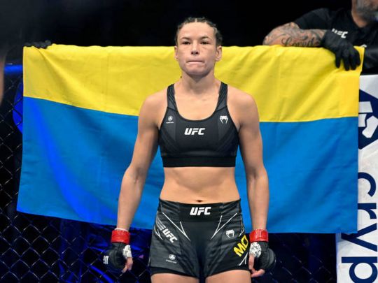 Українка Мороз на прізвисько Залізна Леді «задушила» ненависну суперницю у бою UFC 272 (відео)