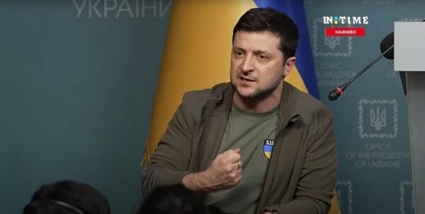 Зеленский в интервью иностранным СМИ попросил НАТО закрыть небо над Украиной Зеленский в интервью иностранным СМИ попросил НАТО закрыть небо над Украиной