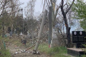 Оккупанты обстреляли кладбище в Одессе: пострадало более 1000 квадратных метров территории 