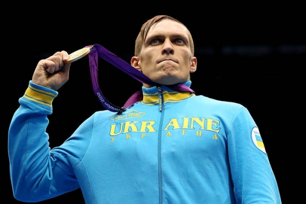 Усик кардинально сменил имидж