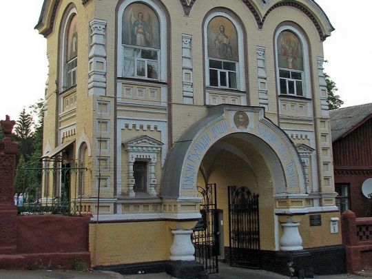 Поминальних днів не буде: киян закликали відмовитися від традиційного відвідування цвинтарів після Великодня