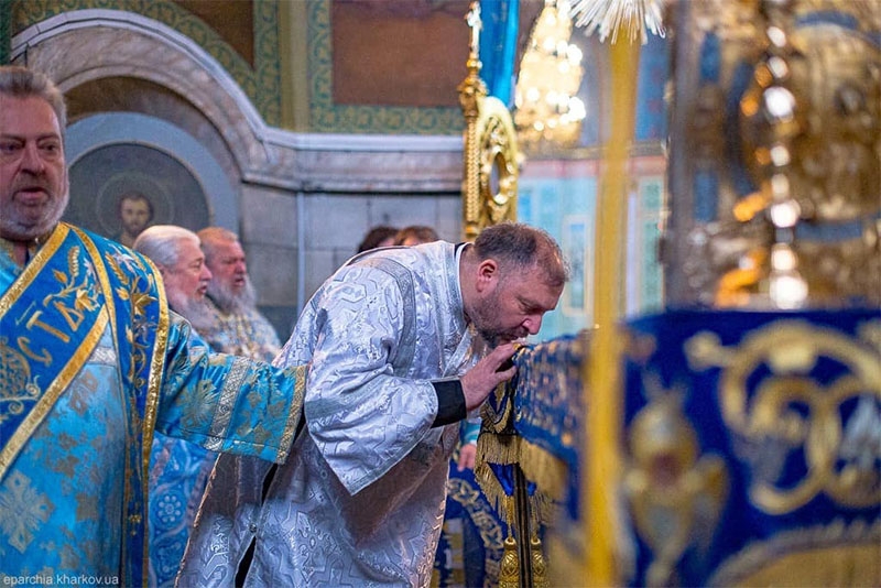 Скандальний екс-нардеп подався у священики