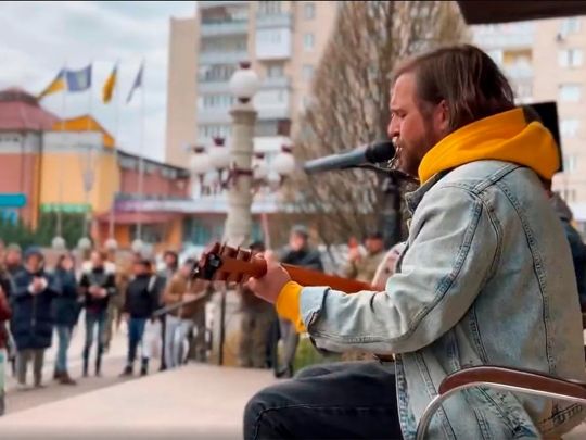«Там була легка концентрація надії»: фронтмен «БЕЗ ОБМЕЖЕНЬ» поділився емоціями після виступу в Ірпіні