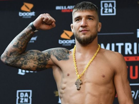 «Тепер я його нікому не віддам»: чемпіон ММА зберіг свій пояс у погребі в розграбованому орками Ірпені (відео)