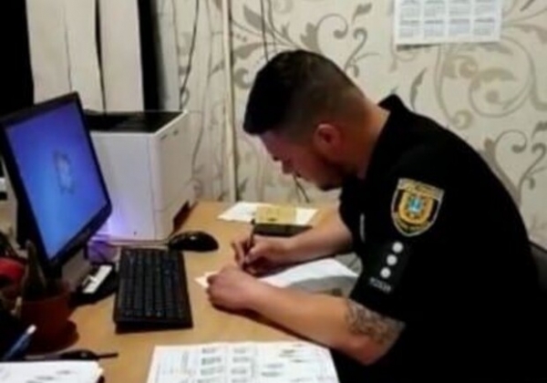 Месть за неряшливость: житель Одесской области задушил соседа USB-шнуром