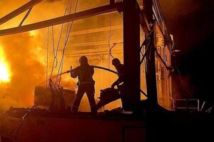 Вечером 9 мая в Одессе снова прогремели взрывы: горят ТЦ и склад готовой продукции