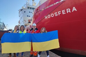 Из-за войны ледокол "Ноосфера" не может вернуться в Одессу