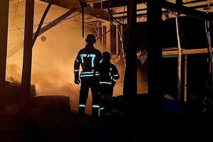 Вечером 9 мая в Одессе снова прогремели взрывы: горят ТЦ и склад готовой продукции