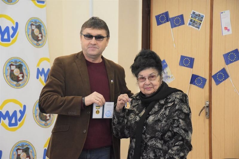 «Кремлівські нелюди розбомбили і її будинок»: у Маріуполі загинула 87-річна письменниця