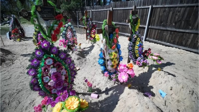 Мама лежала мертвою на холодильнику, а у тіла брата не було рук і ніг: бомба рф вбила в Бородянці сім'ю поліцейського з 6 людей