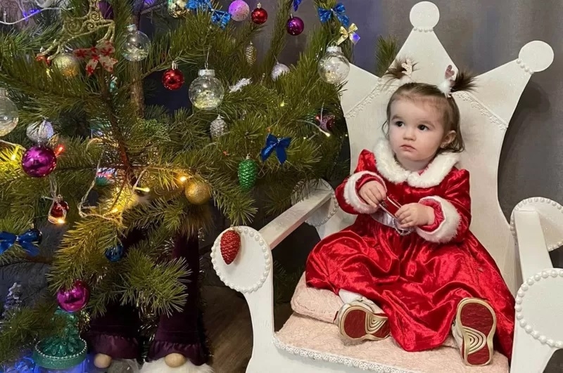 Мама лежала мертвою на холодильнику, а у тіла брата не було рук і ніг: бомба рф вбила в Бородянці сім'ю поліцейського з 6 людей
