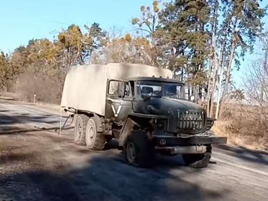 Не гірше «циган з трактором»: під Києвом місцеві жителі героїчно викрали у ворога бензовоз із дизелем і передали його ЗСУ