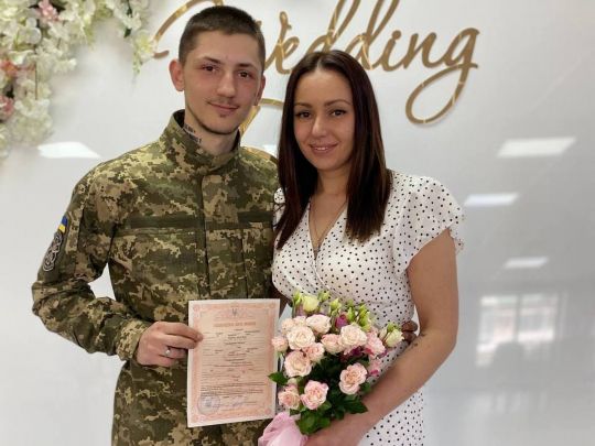 «Побралися на 12-й день знайомства»: неймовірна історія пари, яка першою після деокупації одружилась у Бучі