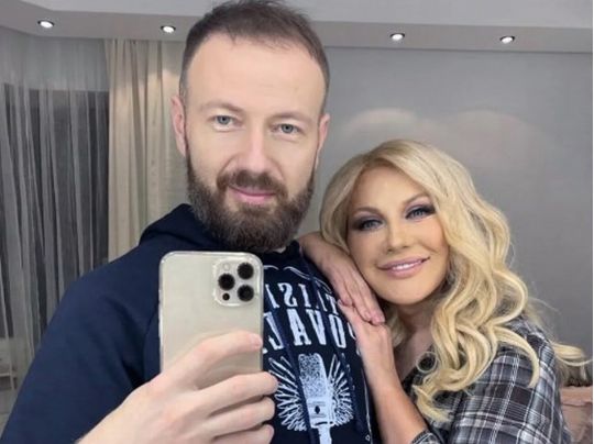 «У неї окрема історія»: Денис Повалій відхрестився від зіркової матері, яка виступила в День перемоги перед росіянами