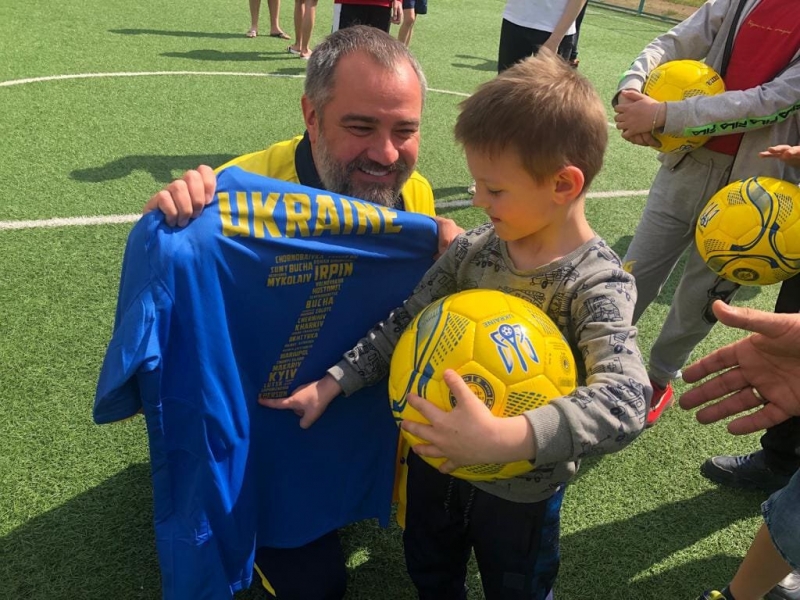 Збірна України вийде на матч із «Боруссією» у незвичайній формі з Бучею та Чорнобаївкою: з'явилися фото