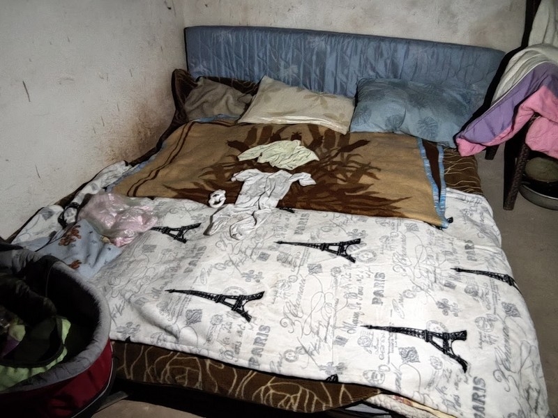 Жахи підвалу військового містечка в Гостомелі під час окупації: в Києві відкрилась виставка про нинішню війну