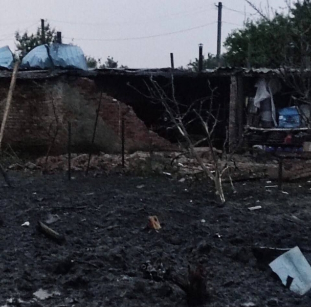 Окупанти «накрили» Апостолове на Дніпропетровщині касетними боєприпасами: багато будинків зруйновано, є жертви (фото, відео)