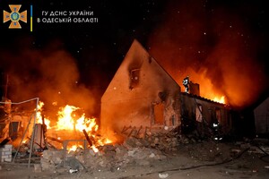 Одесские спасатели показали, как ликвидировали последствия ночного обстрела 