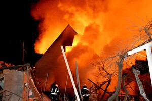 Одесские спасатели показали, как ликвидировали последствия ночного обстрела 