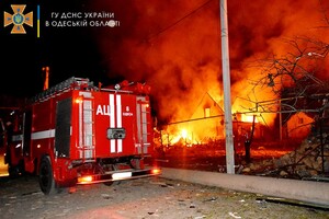Одесские спасатели показали, как ликвидировали последствия ночного обстрела 