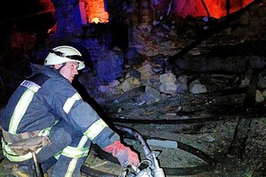 Одесские спасатели показали, как ликвидировали последствия ночного обстрела 