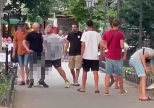 Агрессивному продавцу фотографий с голубями на Дерибасовской вручили повестку