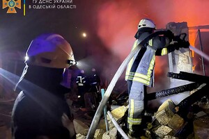 Одесские спасатели показали, как ликвидировали последствия ночного обстрела 