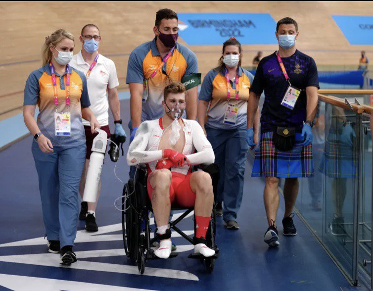 Віцечемпіон Європи опинився в інвалідному візку після жахливого падіння на Іграх Співдружності (відео)
