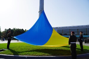 Подняли самое большое знамя: как Одесса отмечает День государственного флага Украины 
