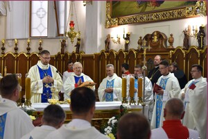 В Одессе икону Богородицы украсили короной, которую освятил Папа Римский