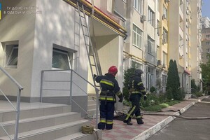 Горели сауна в десятиэтажке и здание открытым пламенем: как прошли сутки у одесских спасателей