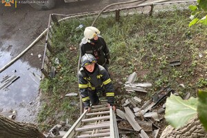 Горели сауна в десятиэтажке и здание открытым пламенем: как прошли сутки у одесских спасателей