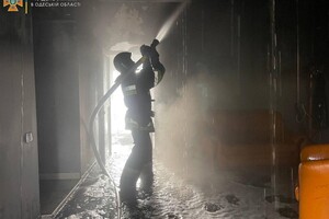 Горели сауна в десятиэтажке и здание открытым пламенем: как прошли сутки у одесских спасателей