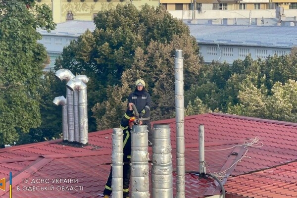 В центре Одессы произошел пожар в ресторане: его тушили 43 спасателя