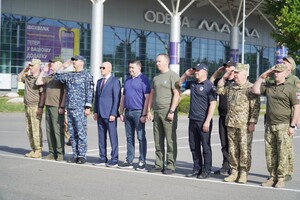 Подняли самое большое знамя: как Одесса отмечает День государственного флага Украины 