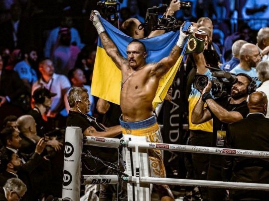 «Рідненька, ми сумували»: Усик з дружиною повернувся в Україну