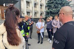 В Одессе под зданием ОВА прошел митинг в поддержку пленных защитников Мариуполя
