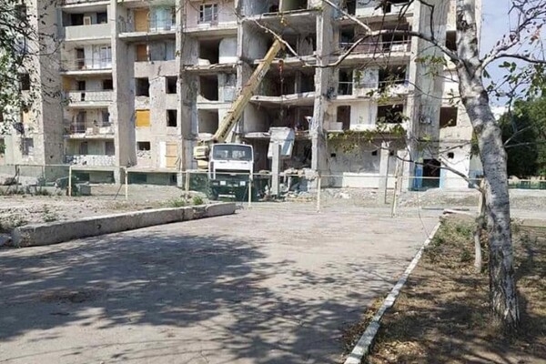 Многоэтажку в Сергеевке, в которой погибли 16 человек, пока не могут восстановить