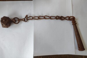 Боевые топоры, кистени и кинжалы: одесские таможенники предотвратили отправку за границу старинного оружия 
