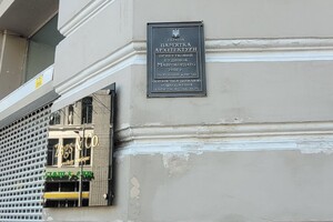 После недавней реставрации: в центре Одессы разрушается старинное здание (фотофакт)
