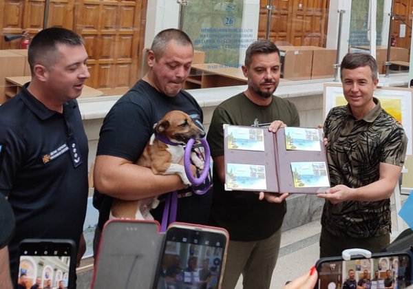 В Одессе погасили благотворительную марку с псом-пиротехником Патроном