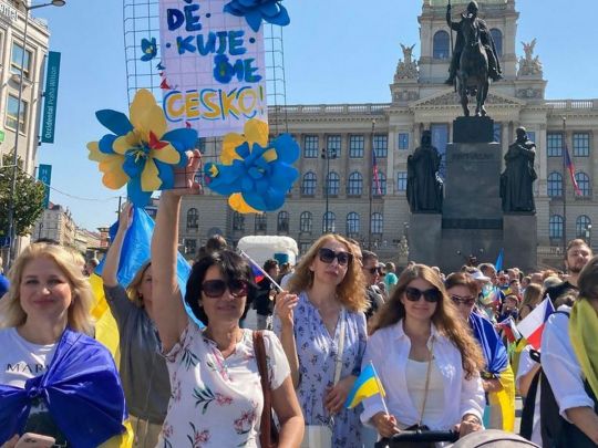 «Дякуємо!»: українські біженці провели ходу і подякували Чехії за притулок під час війни