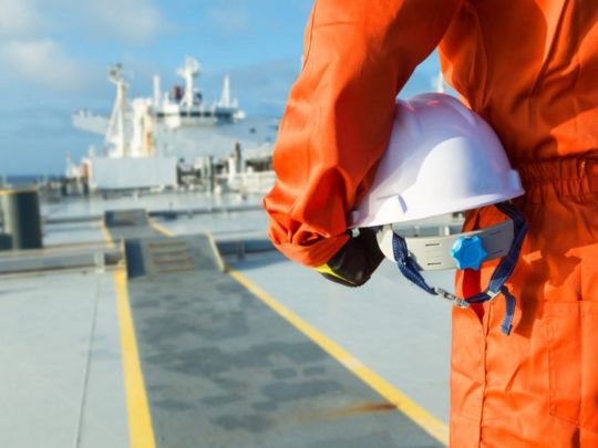 Посвідчення моряка, суднова роль, трудовий договір: стало відомо, які документи слід надати чоловікам певної категорії для виїзду за кордон