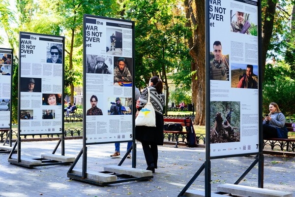 "Война еще не закончилась": в Одессе открыли фотовыставку, посвященную журналистам