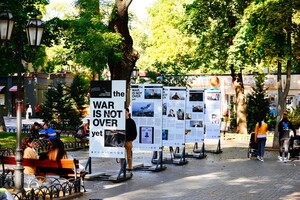 "Война еще не закончилась": в Одессе открыли фотовыставку, посвященную журналистам