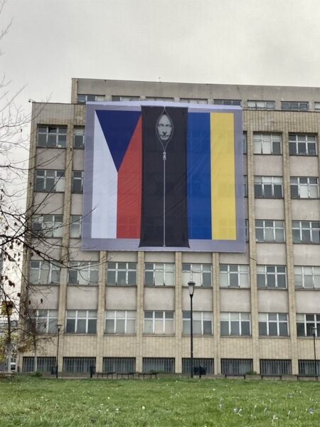 Чехія відзначила День незалежності з путіним у мішку для трупів
