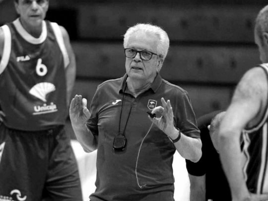 Легендарний тренер помер просто на стадіоні під час матчу рідної команди