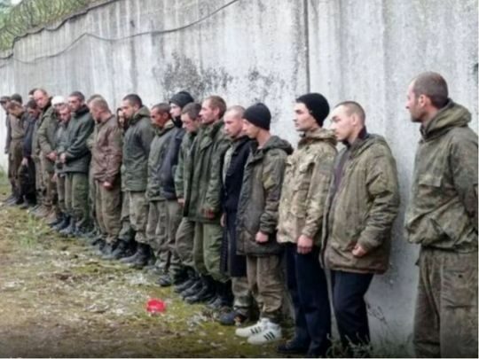 Мобілізовані росіяни протестують, що їх кинули на передову, не навчивши вбивати українців