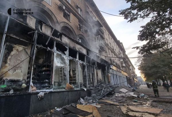 Російські терористи завдали ракетного удару по Запоріжжю: є загиблі, під завалами залишаються люди (відео)