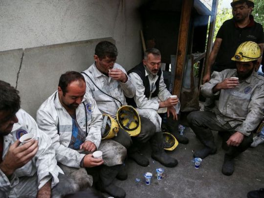 Вибух на шахті: загинуло 28 людей, ще 49 залишаються під землею на глибині 300 метрів